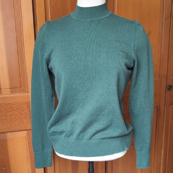 Green Women's Sweater - Picture 1 of 4